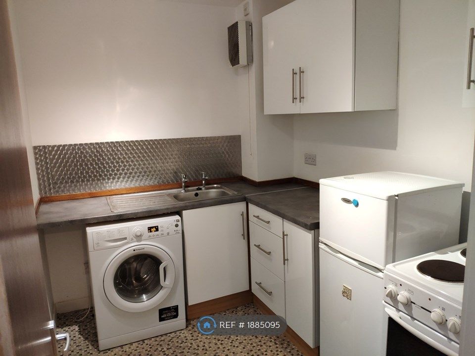 1 bed flat to rent in Quarry Street, Hamilton ML3, £650 pcm