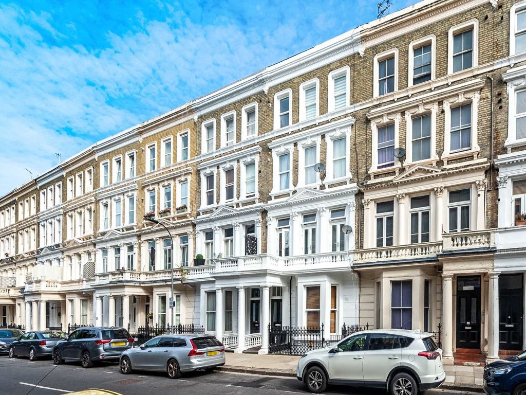 1 bed flat for sale in Barons Court Road, London W14, £430,000