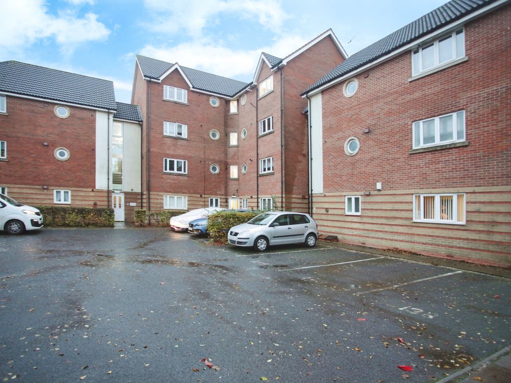 2 bed flat for sale in Grindle Road, Longford, Coventry CV6, £130,000