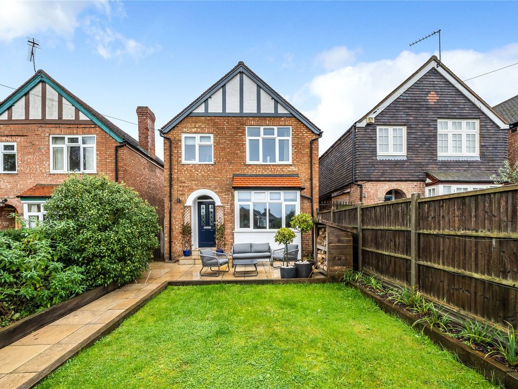 3 bed detached house for sale in Guildford, Surrey GU2, £650,000