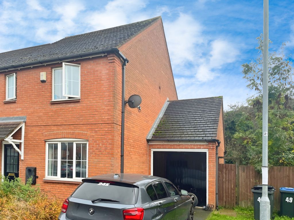 3 bed semi-detached house to rent in Applebees Meadow, Hinckley LE10, £950 pcm
