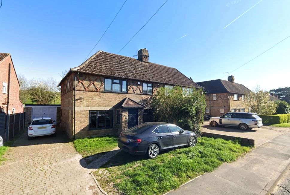 3 bed property to rent in Ditton Road, Datchet, Slough SL3, £2,400 pcm