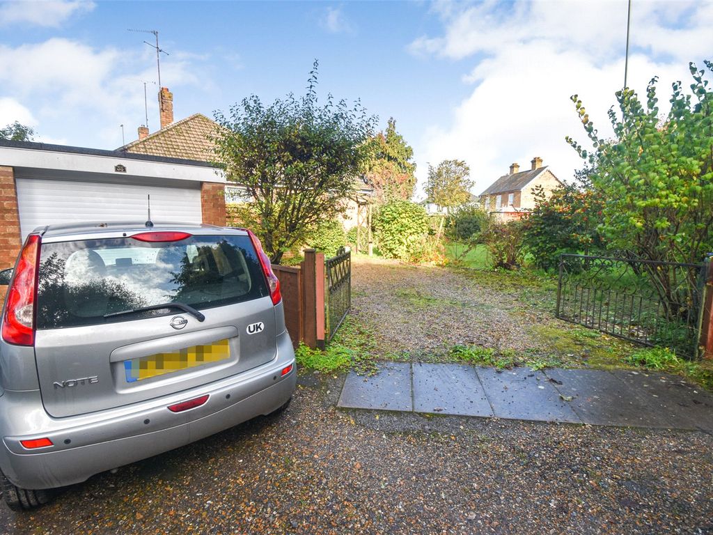 2 bed bungalow for sale in Vale Road, Ash Vale, Guildford, Surrey GU12, £325,000