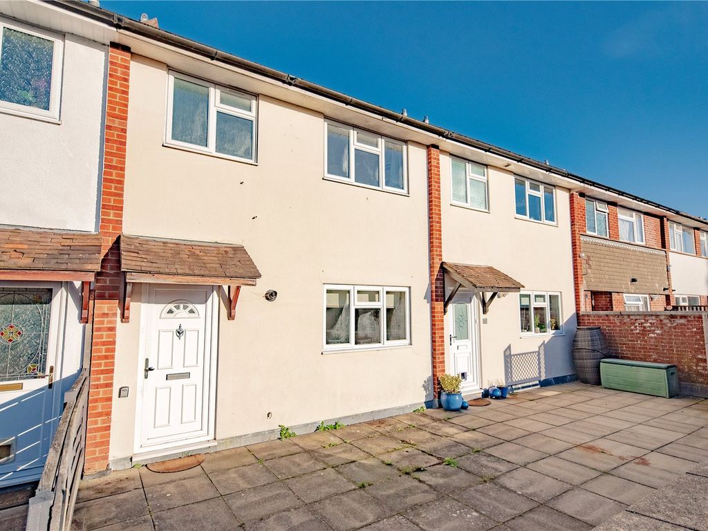 3 bed maisonette for sale in Ridgeway Parade, Fleet, Hampshire GU52, £250,000