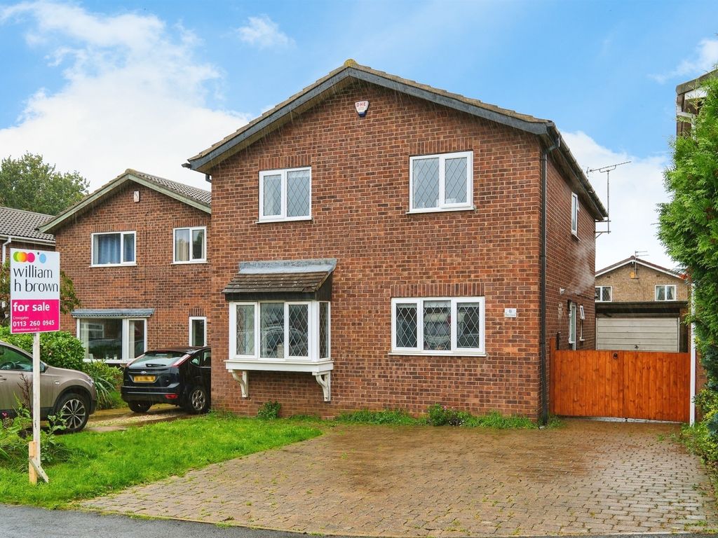 4 bed detached house for sale in Mail Close, Leeds LS15, £365,000