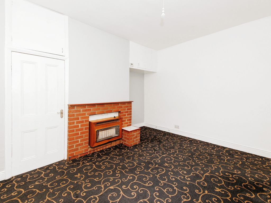 2 bed flat for sale in Napier Road, Newcastle Upon Tyne NE16, £80,000