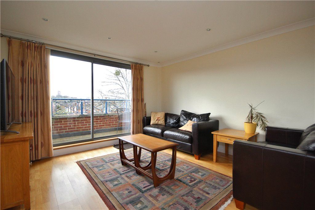 3 bed flat for sale in Stoke Square, Stoke Fields, Guildford, Surrey GU1, £525,000