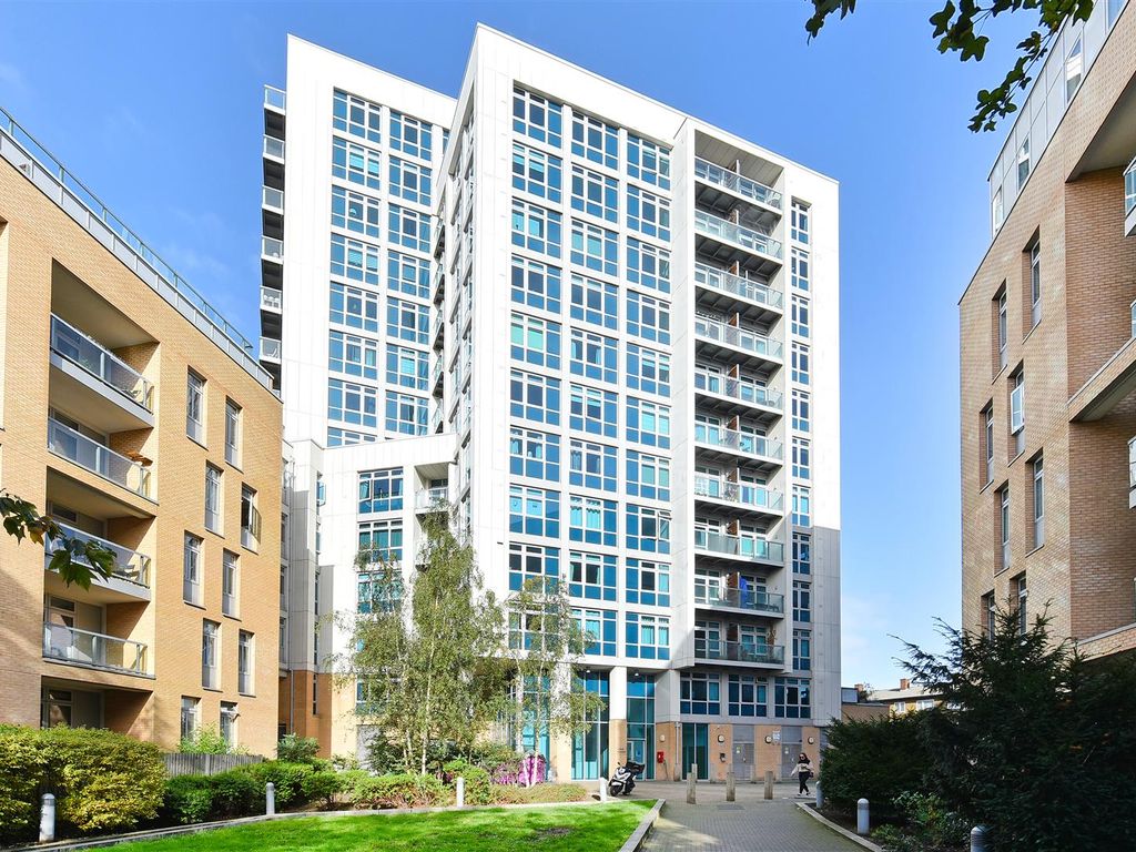 2 bed flat for sale in Ross Way, London E14, £550,000