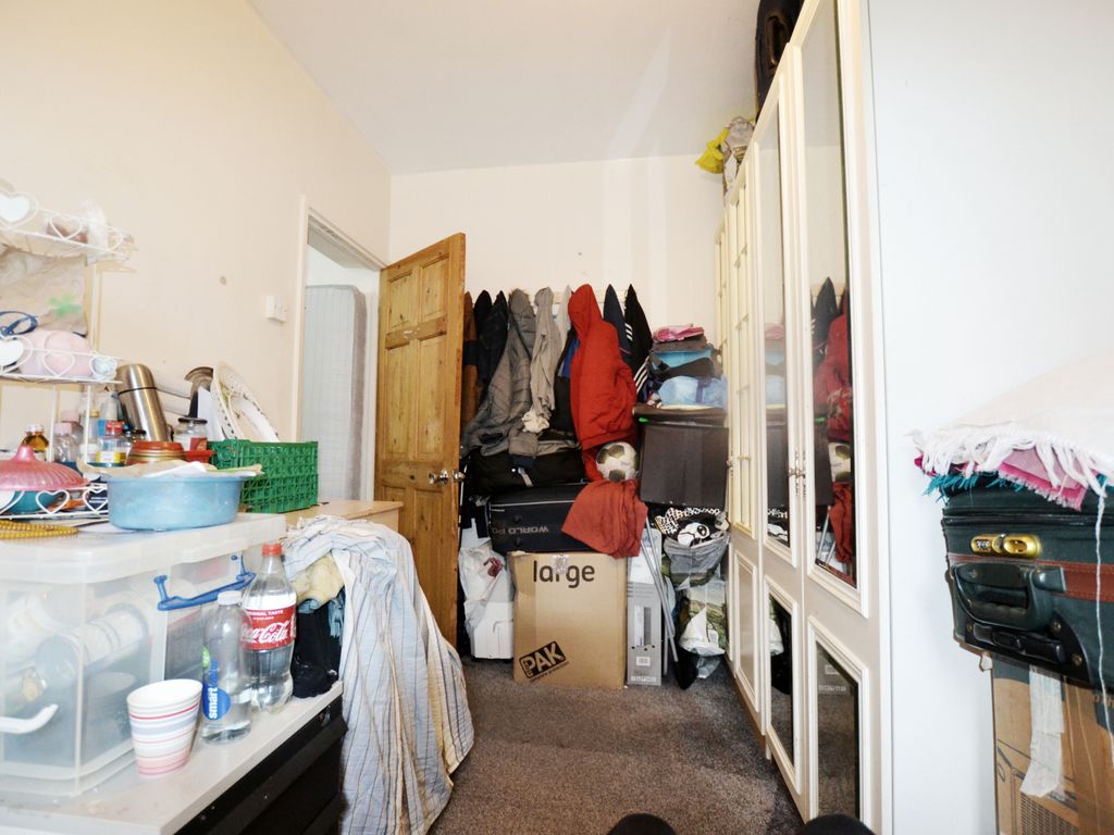 2 bed flat for sale in Wades Place, London E14, £289,000