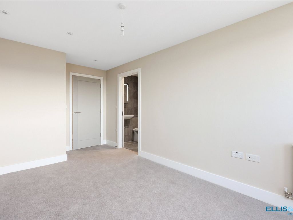 New home, 2 bed flat for sale in Nether Street, Finchley N3, £680,000