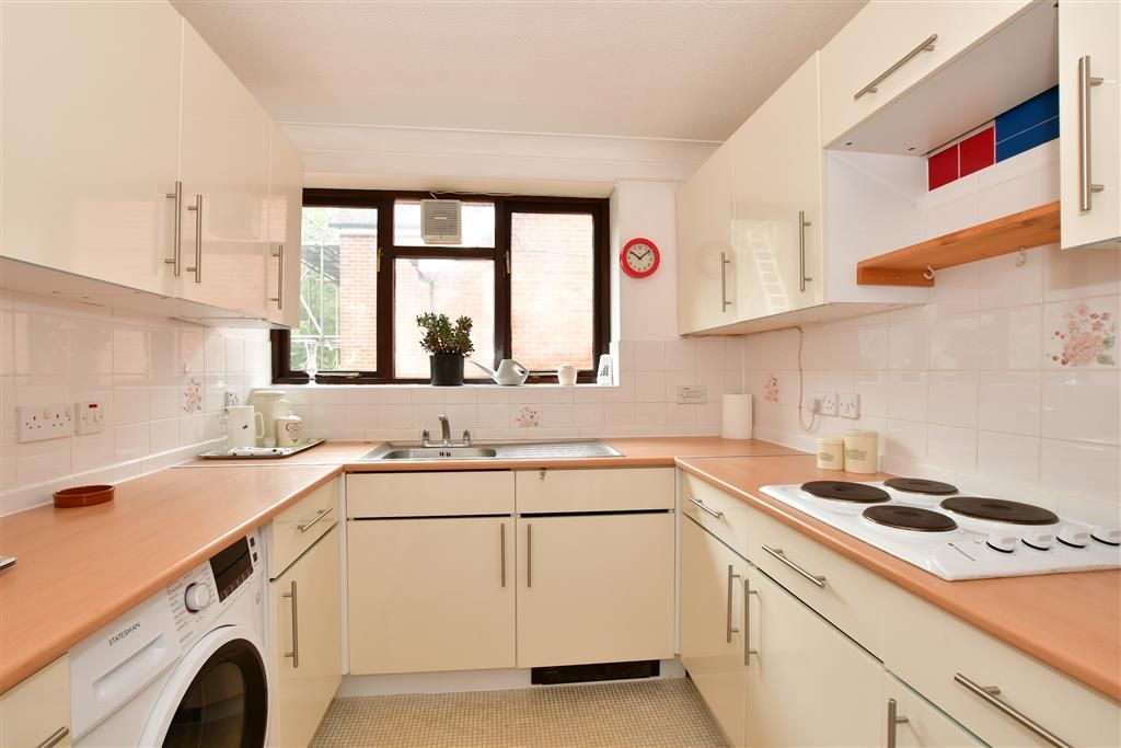 2 bed flat for sale in Hooke Hill, Freshwater, Isle Of Wight PO40, £175,000