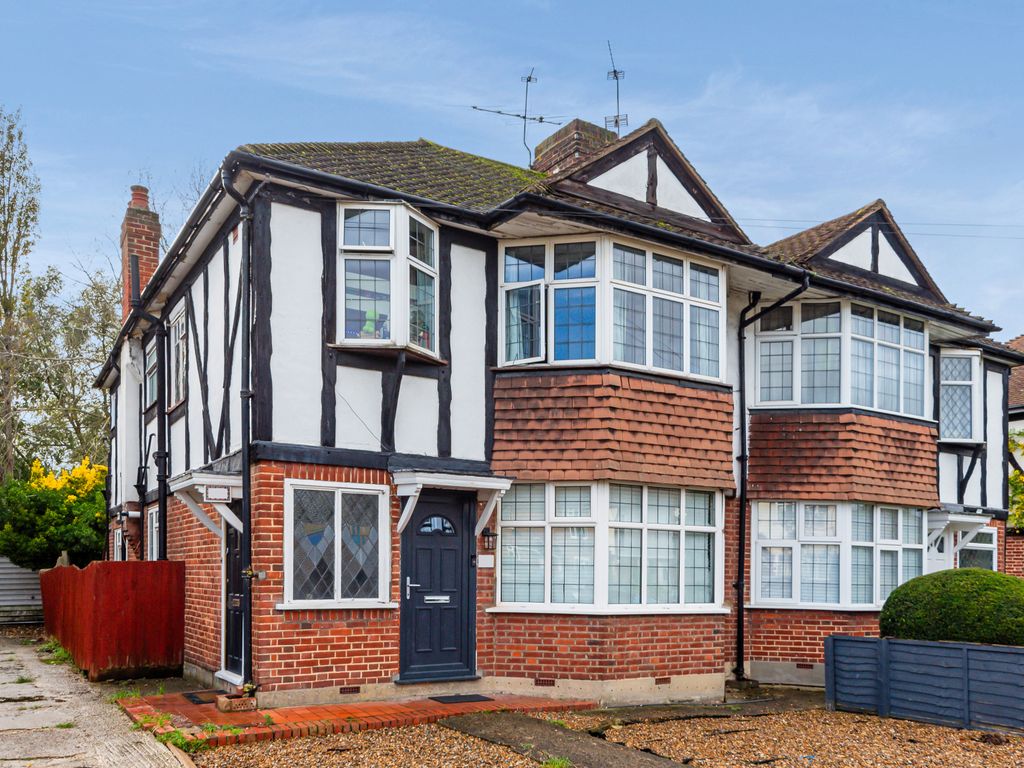 2 bed maisonette for sale in Aboyne Drive, Raynes Park SW20, £400,000