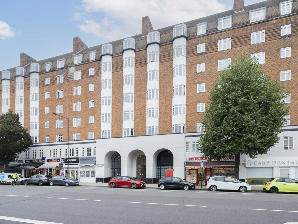 1 bed flat for sale in Hammersmith Road, London W6, £485,000