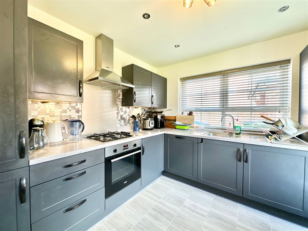 2 bed bungalow for sale in Leicester LE19, £250,000