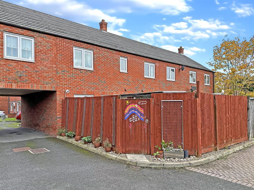 3 bed terraced house for sale in Sam Derry Close, Newark NG24, £175,000