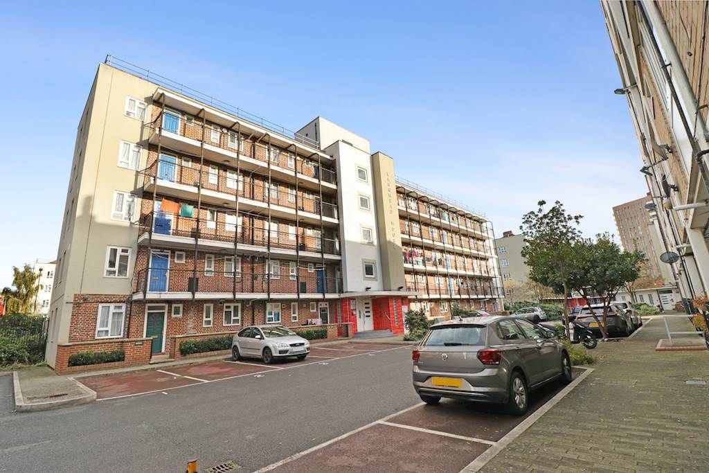 2 bed flat for sale in Bruce Road, London E3, £320,000