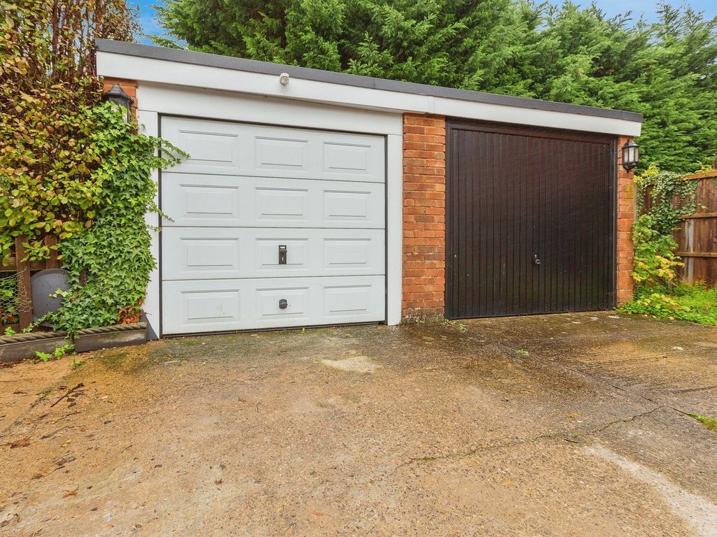 3 bed cottage for sale in Burcott Lane, Bierton, Aylesbury HP22, £500,000