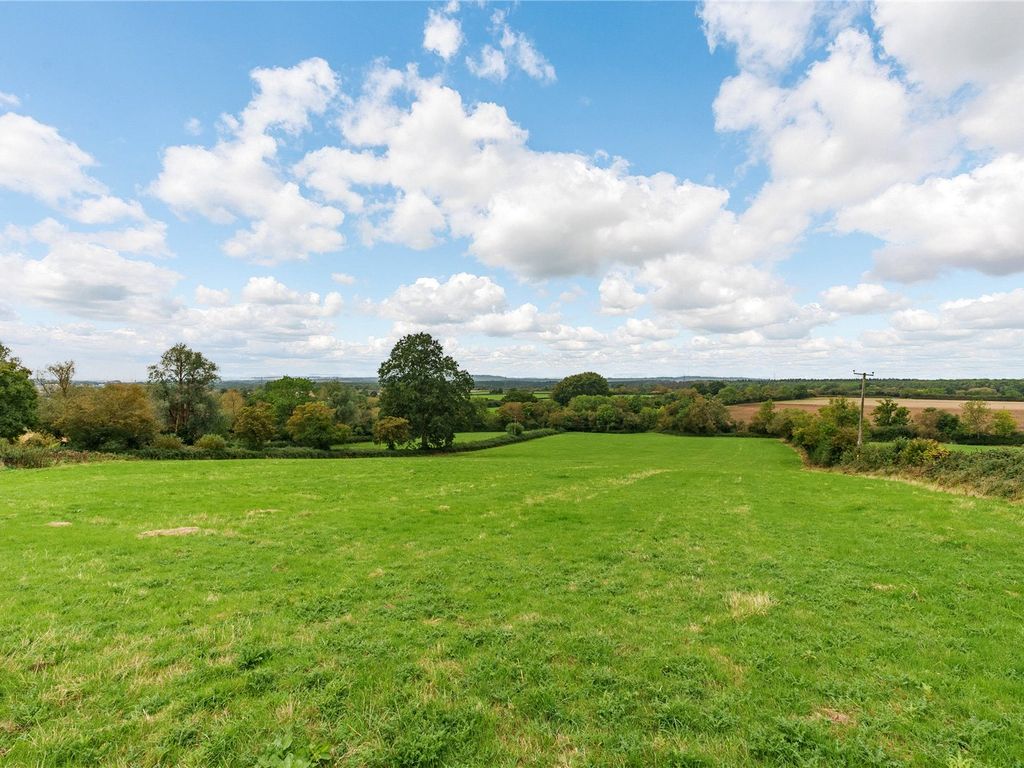Land for sale in Oakley Road, Brill, Aylesbury HP18, £250,000