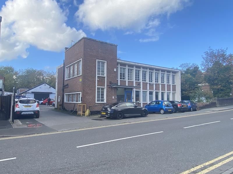 Office to let in Desborough Avenue, High Wycombe, Buckinghamshire HP11, £17,500 pa