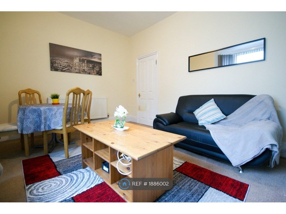 3 bed flat to rent in Bristol Rd, Birmingham B29, £1,625 pcm