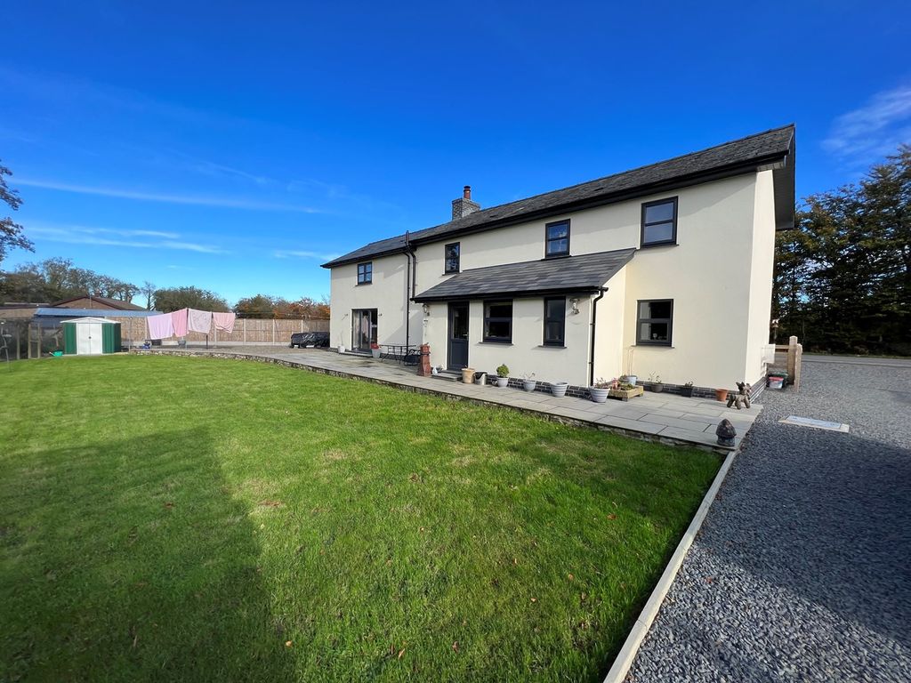 4 bed detached house for sale in Cross Inn, Llanon SY23, £459,950