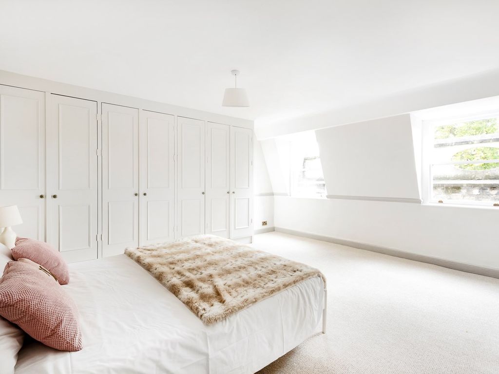2 bed flat for sale in The Circus, Bath BA1, £500,000