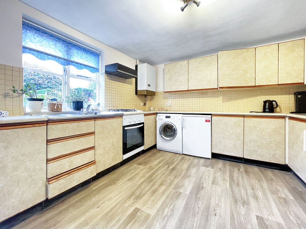 4 bed terraced house for sale in Chestnut Lane, Amersham HP6, £545,000