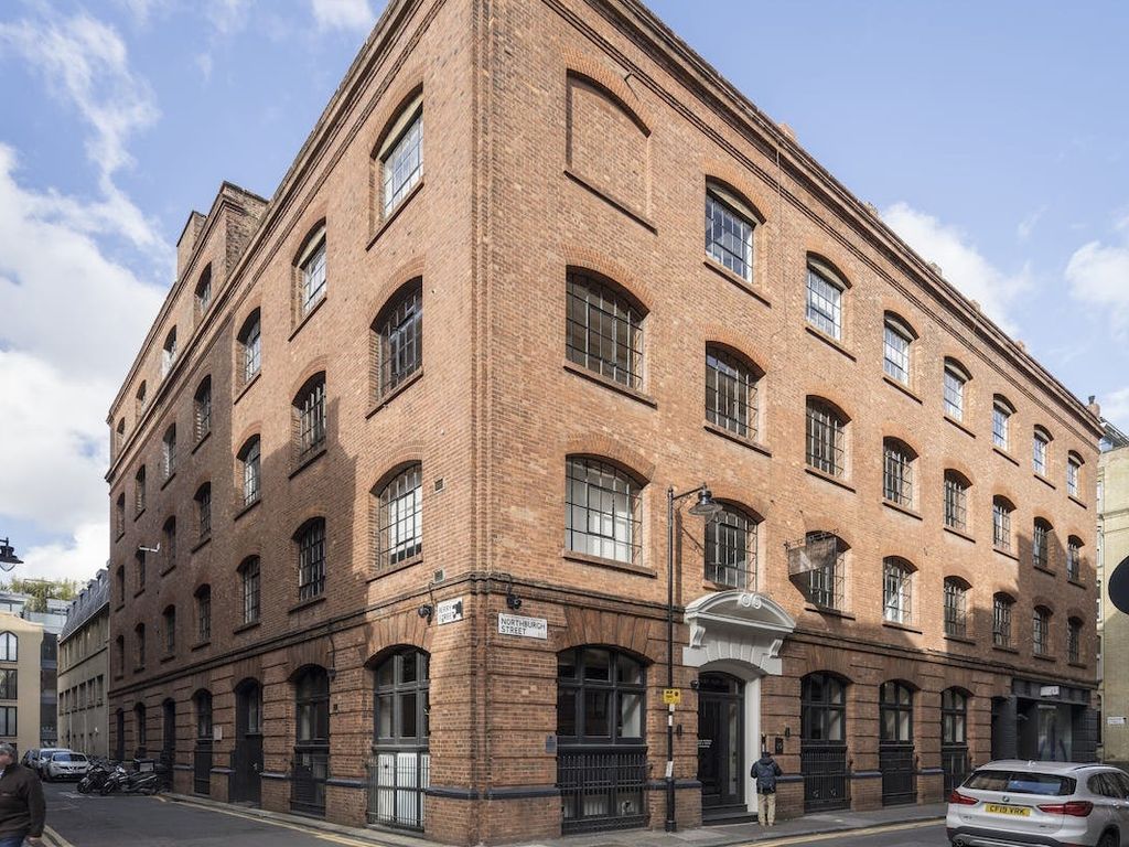 Office to let in Northburgh Street, London EC1V, £10,000 pa