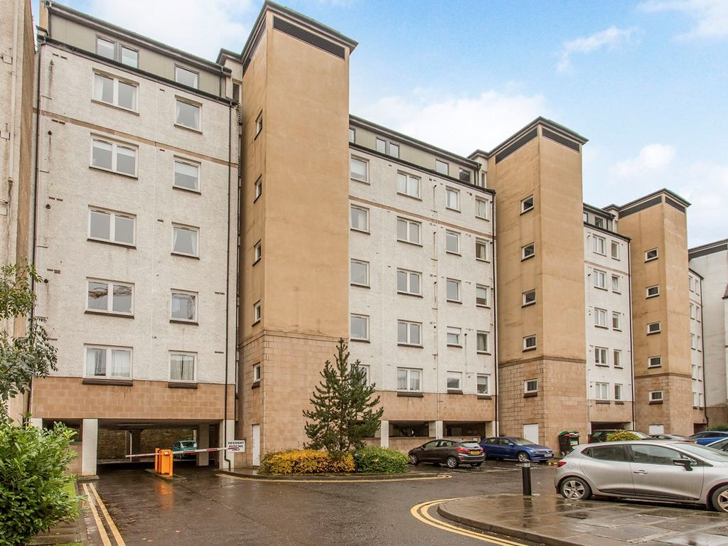 3 bed flat for sale in Fettes Row, Edinburgh EH3, £375,000