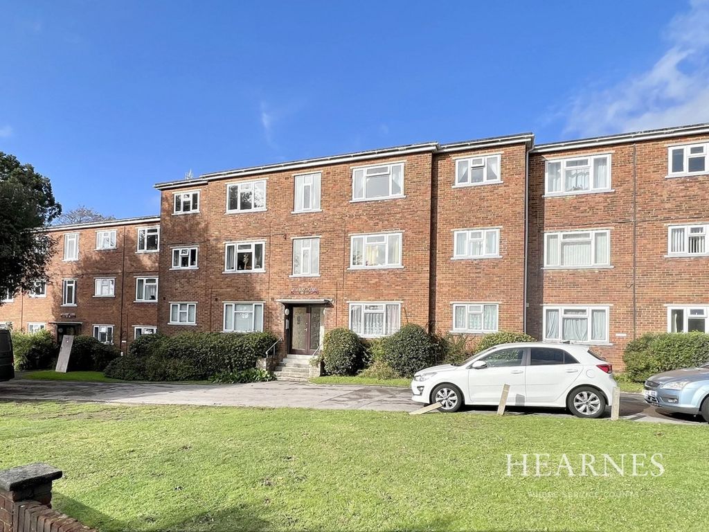 2 bed flat for sale in Bournemouth Road, Ashley Cross, Poole BH14, £225,000