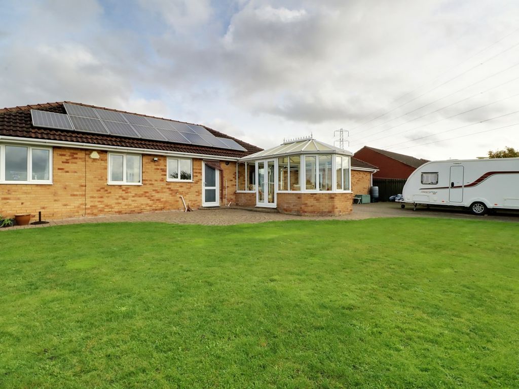3 bed bungalow for sale in Westbourne Drive, Crowle DN17, £375,000