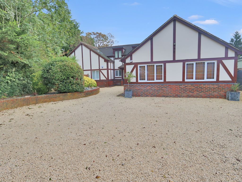 7 bed detached house for sale in Uplands Road, Kenley CR8, £995,000