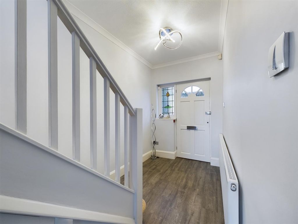 3 bed property for sale in Bradmore Way, Coulsdon CR5, £625,000
