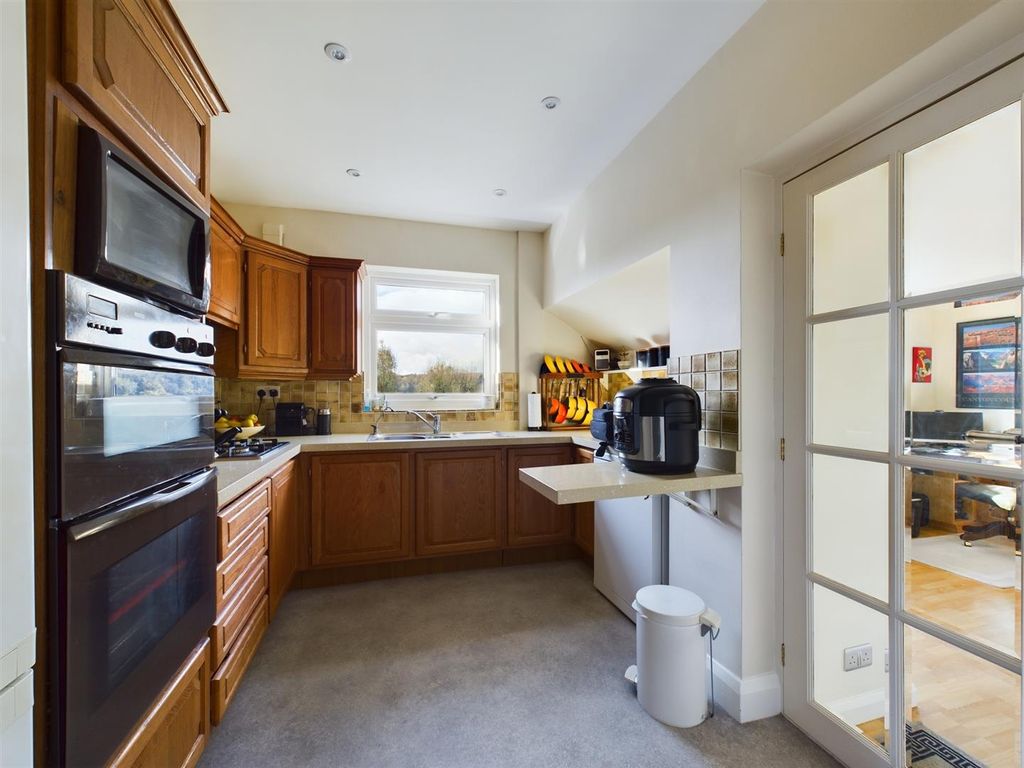 3 bed property for sale in Bradmore Way, Coulsdon CR5, £625,000