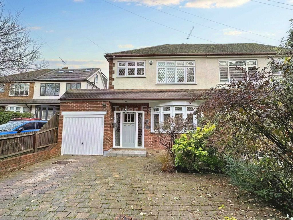 3 bed semi-detached house for sale in Kennel Lane, Billericay CM11, £525,000