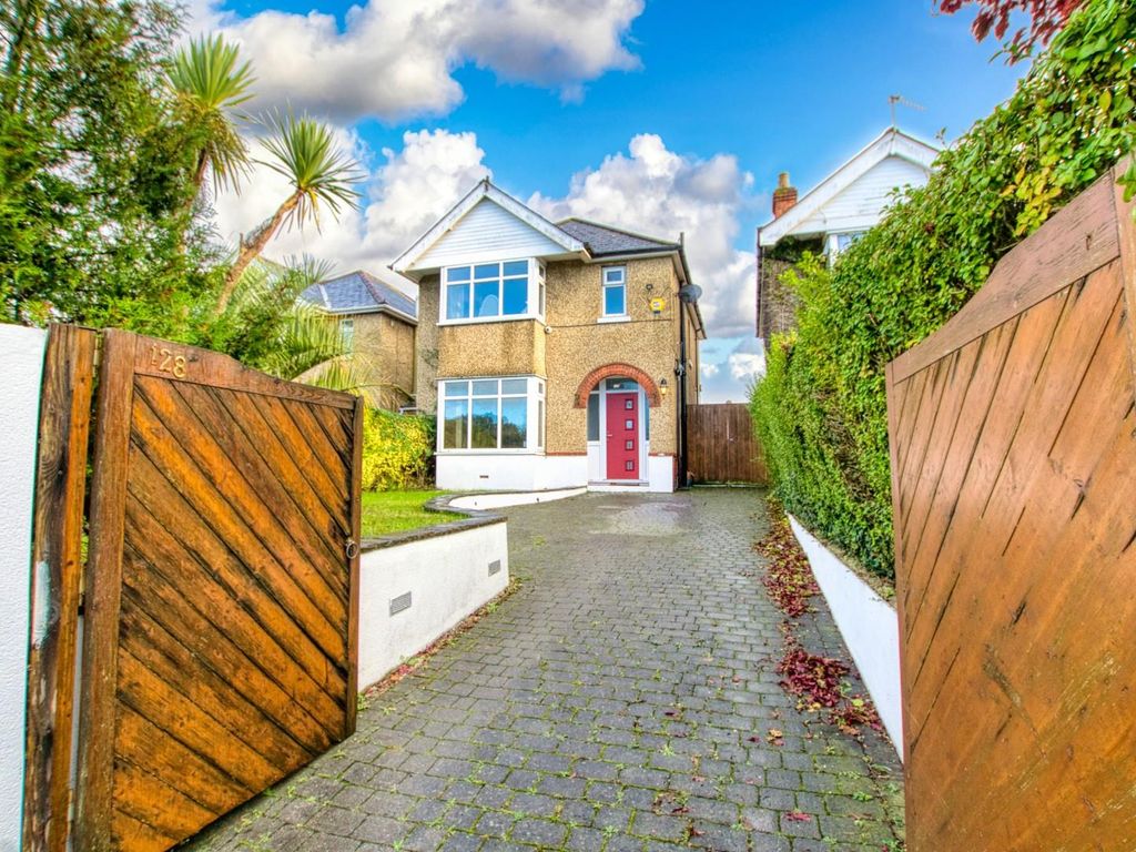 3 bed detached house for sale in Weston Lane, Southampton SO19, £425,000