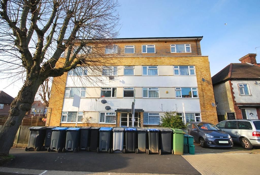 2 bed flat for sale in Bowrons Avenue, Wembley, Middlesex HA0, £374,950