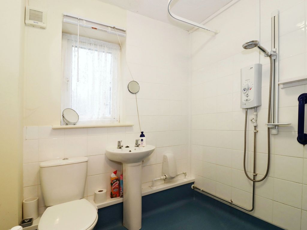 2 bed flat for sale in Filton Road, Horfield, Bristol BS7, £185,000