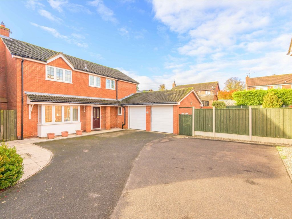 4 bed detached house for sale in Birchwood Close, Gonerby Hill Foot, Grantham NG31, £400,000