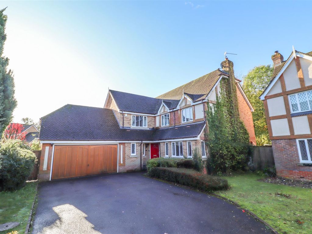7 bed detached house for sale in Tryplets, Church Crookham, Fleet GU52, £1,000,000