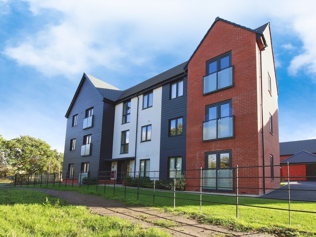 2 bed flat for sale in 18 Henshaw Court, Solihull B90, £245,000
