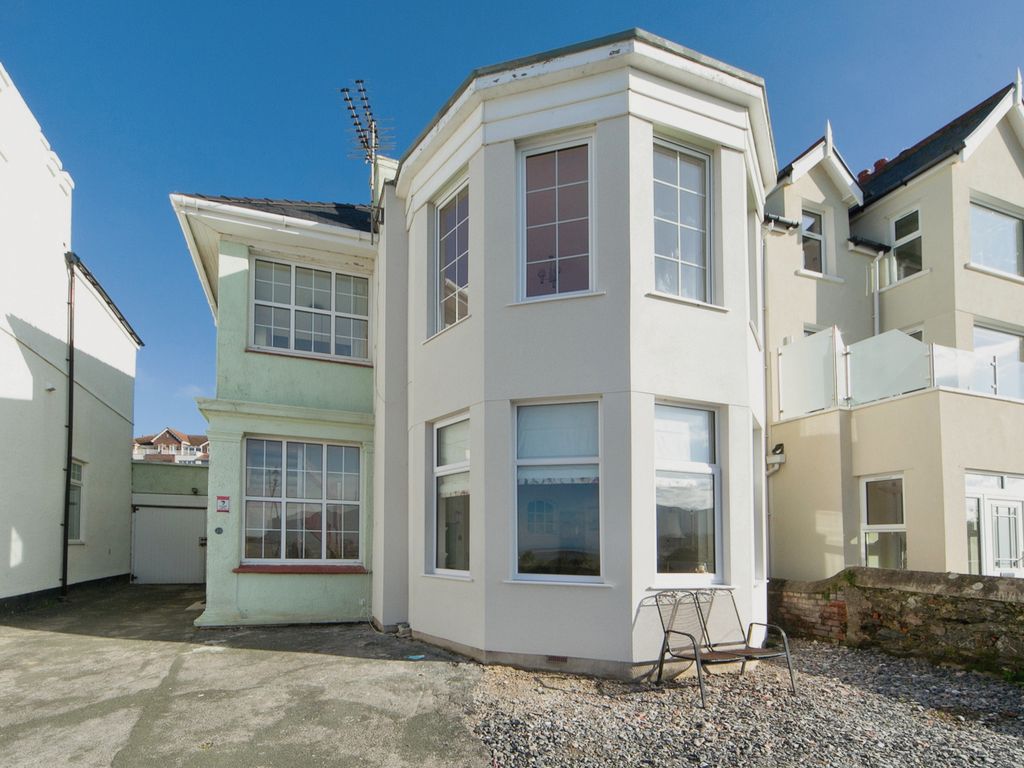 2 bed maisonette for sale in Marine Crescent, Deganwy, Conwy, Conwy LL31, £325,000