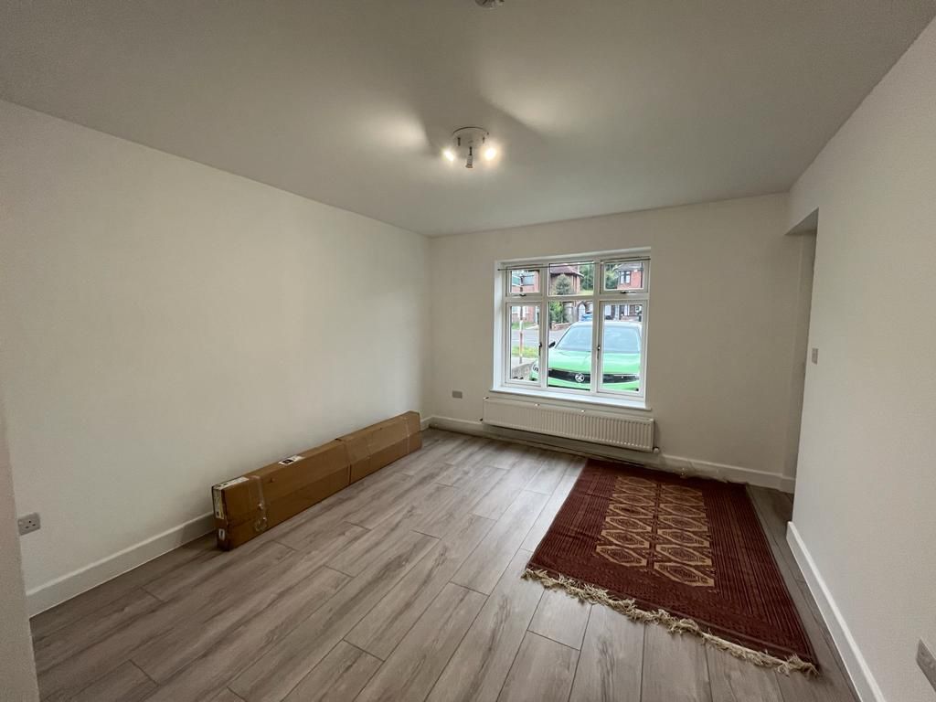Studio to rent in Mitchley Avenue, South Croydon CR2, £1,175 pcm