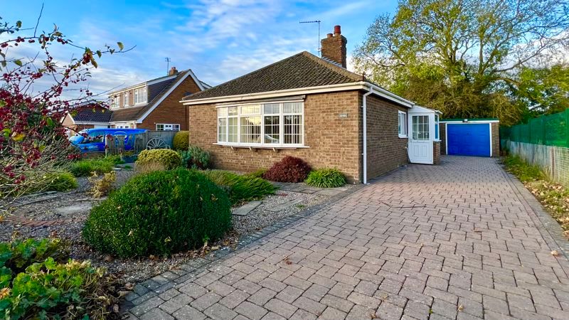 3 bed detached bungalow for sale in Huteson Lane, Alkborough, Scunthorpe DN15, £265,000
