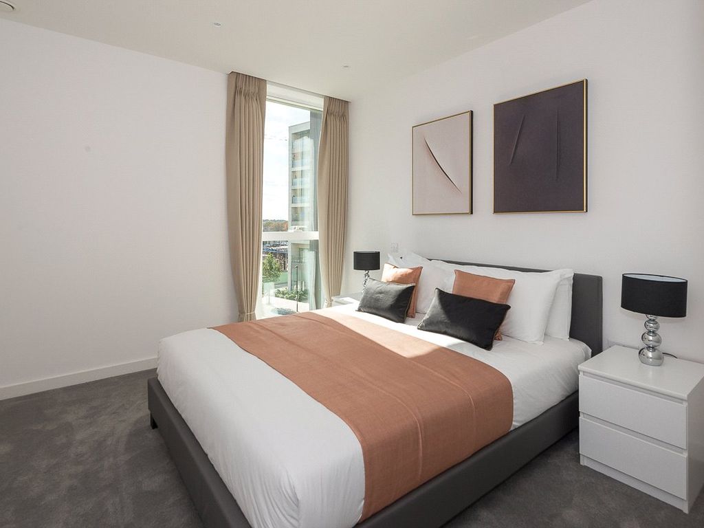 2 bed flat for sale in Woodberry Down, Hackney N4, £680,000