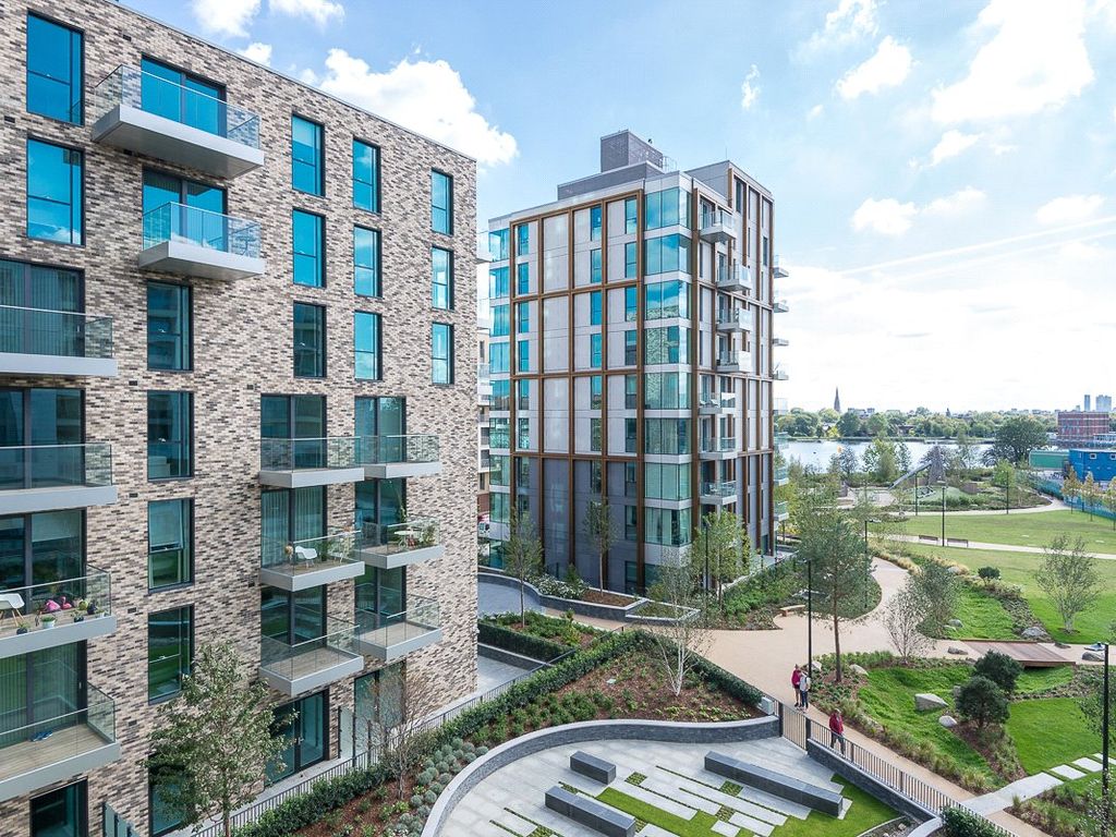 2 bed flat for sale in Woodberry Down, Hackney N4, £680,000