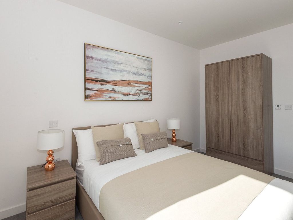 2 bed flat for sale in Woodberry Down, Hackney N4, £680,000