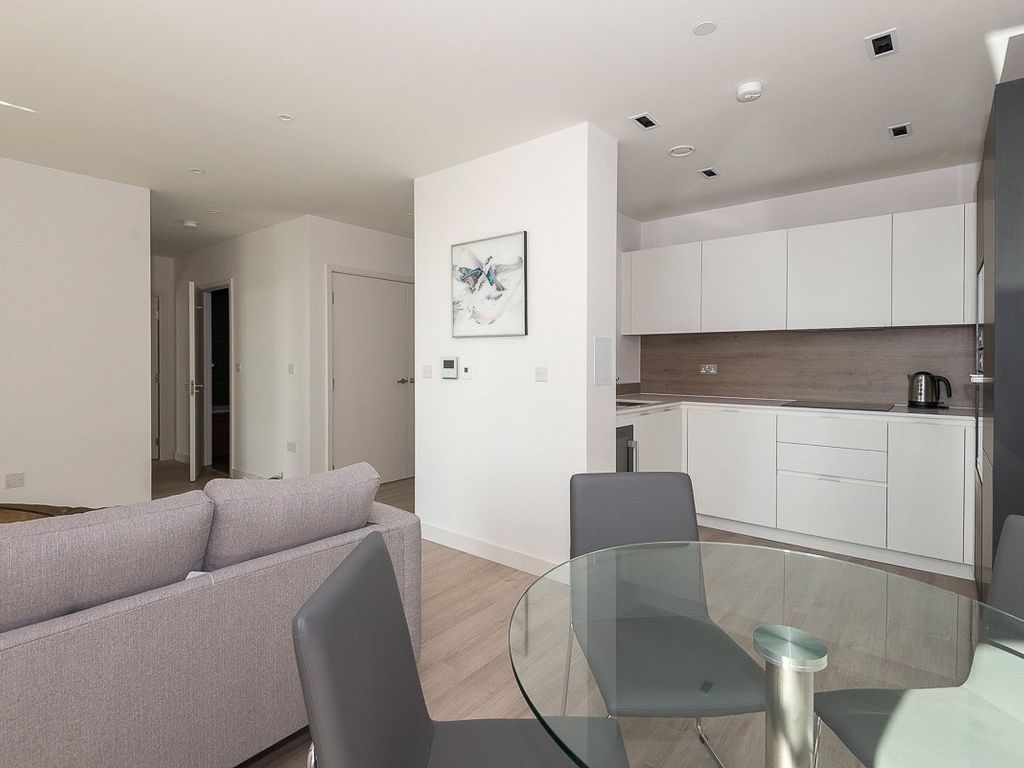 2 bed flat for sale in Woodberry Down, Hackney N4, £680,000