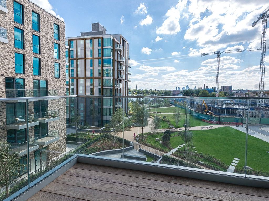 2 bed flat for sale in Woodberry Down, Hackney N4, £680,000