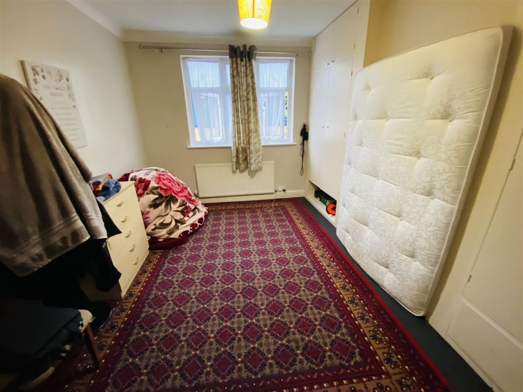 1 bed maisonette for sale in Colindeep Lane, London NW9, £260,000